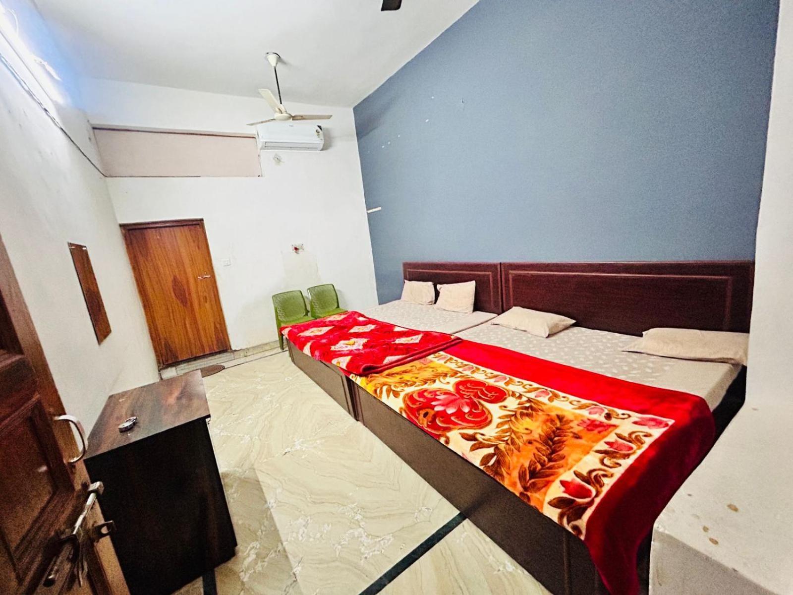 Agrawal Inn Guest House Mathura Exterior photo