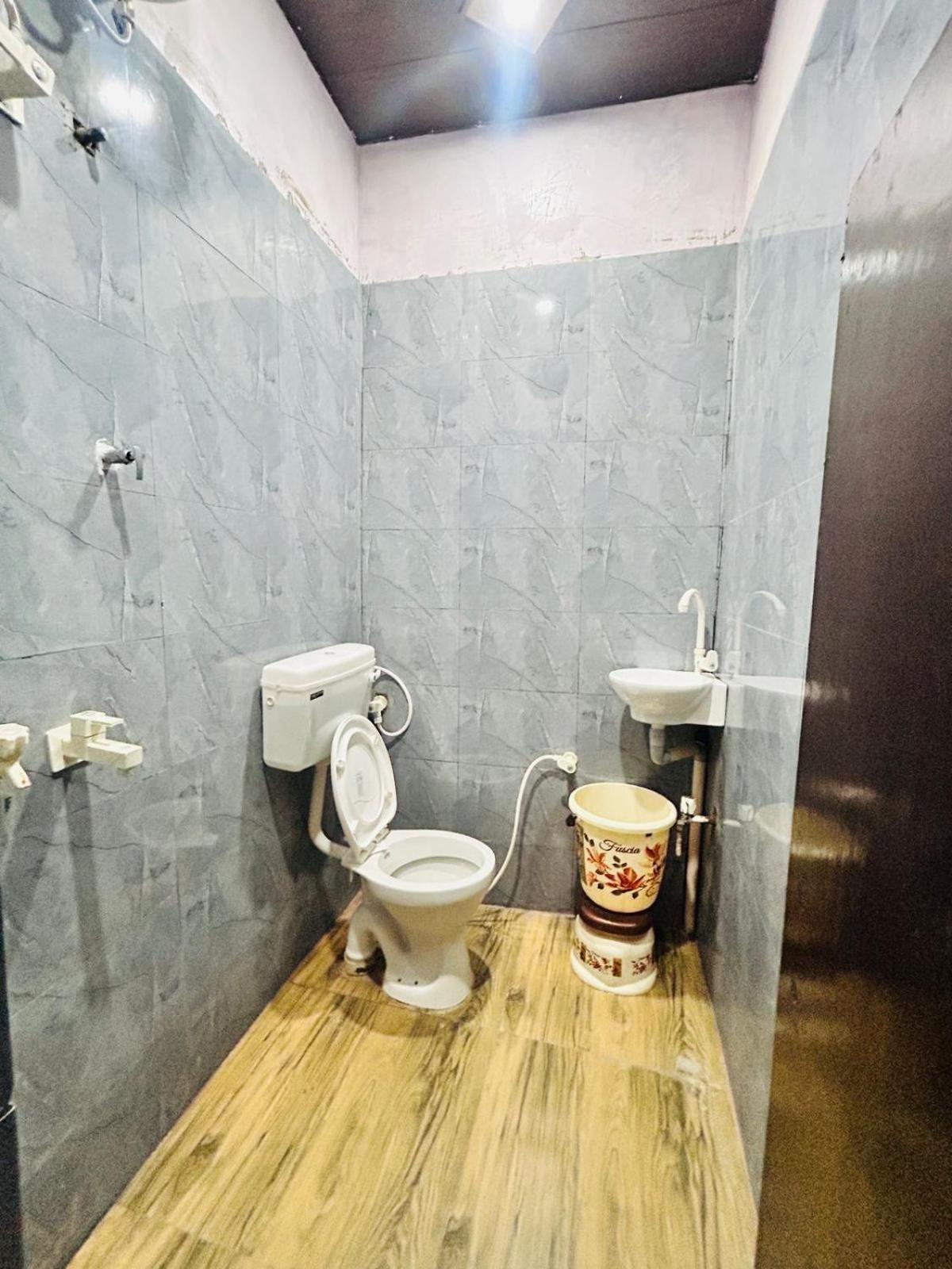 Agrawal Inn Guest House Mathura Exterior photo