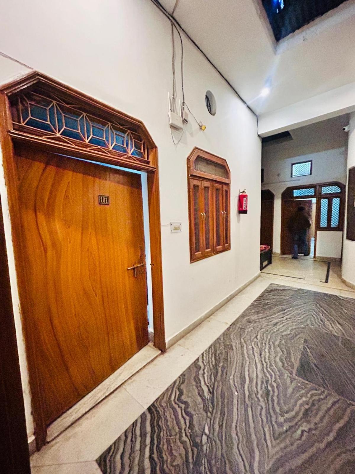 Agrawal Inn Guest House Mathura Exterior photo